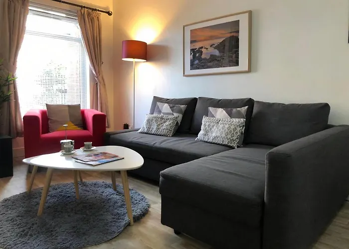 Great Location - City Centre - Parking - 4 Beds - 2 Bedrooms
