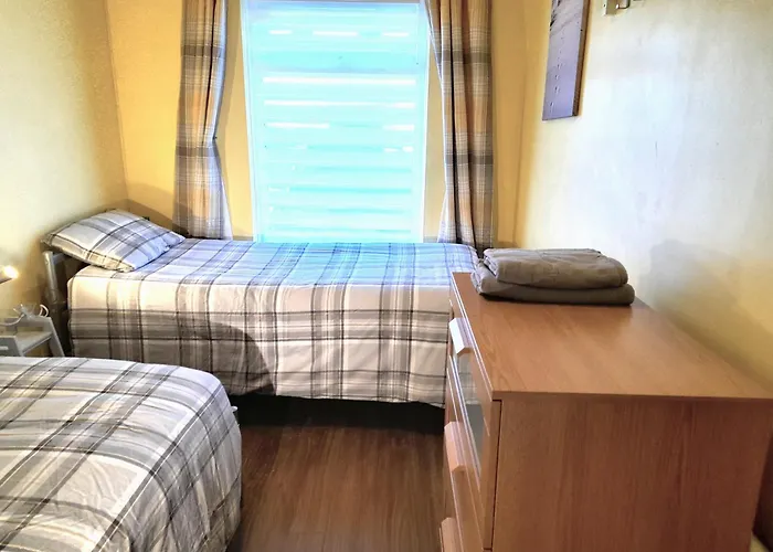 Great Location - City Centre - Parking - 4 Beds - 2 Bedrooms