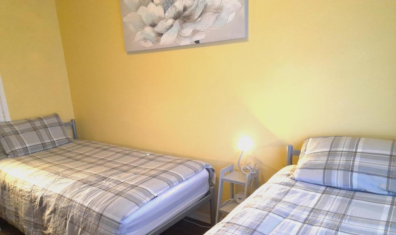 Appartement Great Location - Centre - Parking - 4 Beds - 2 Bedrooms *