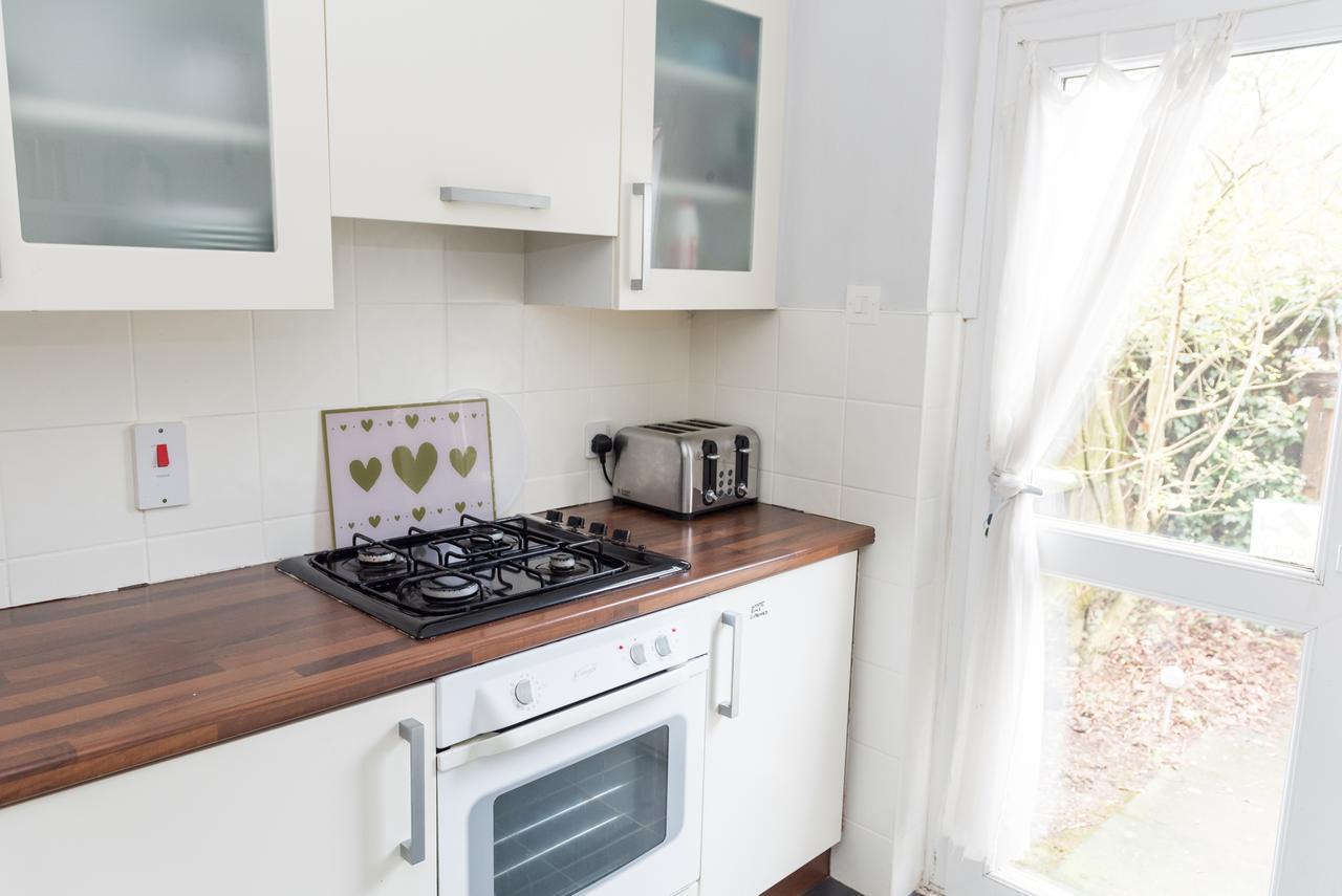 Great Location - Centre - Parking - 4 Beds - 2 Bedrooms