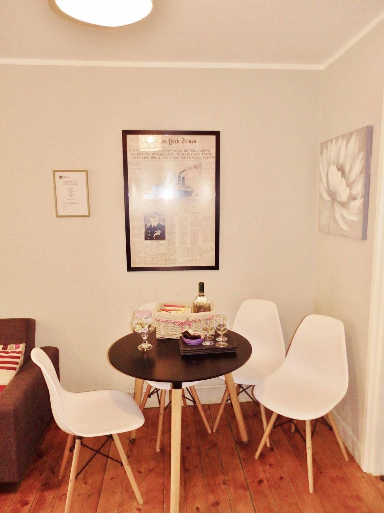 Great Location - Centre - Parking - 4 Beds - 2 Bedrooms Appartement